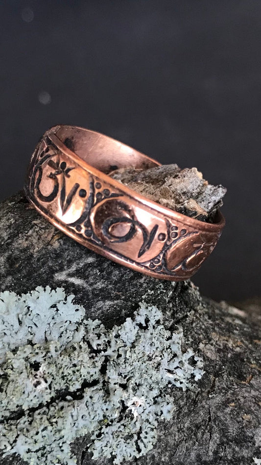 Solid brass With “Om Mani Padme Hum” Mantra handcrafted in Tibetan Ring band. Mindfulness/Compassion/meditation/Healing