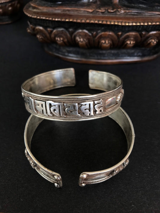 Tibetan Bracelet, with buddhist mantra, "Om Mani Padme Hum" compassion, protection, luck Mantra, meditation and for love and healing.