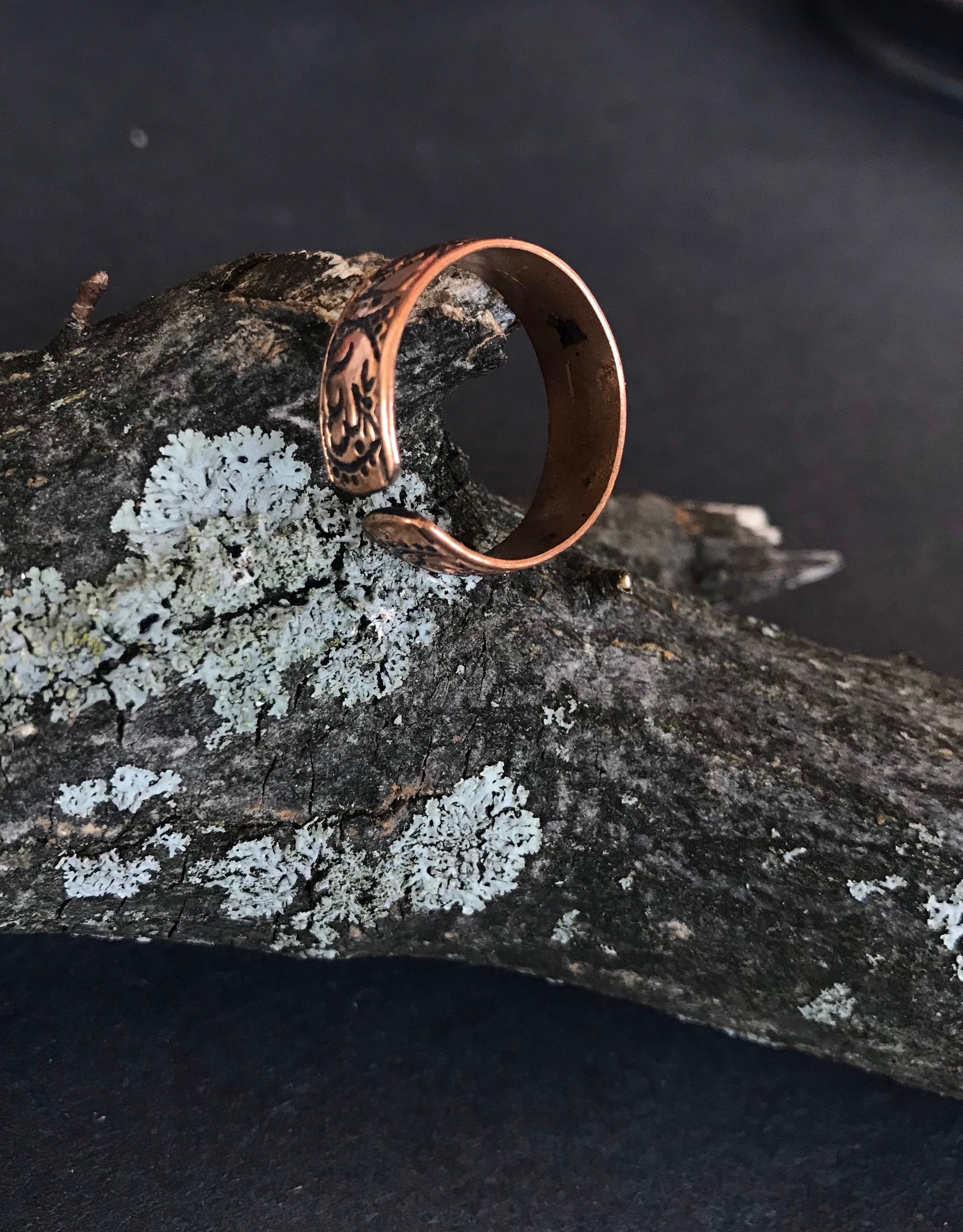 Solid brass With “Om Mani Padme Hum” Mantra handcrafted in Tibetan Ring band. Mindfulness/Compassion/meditation/Healing