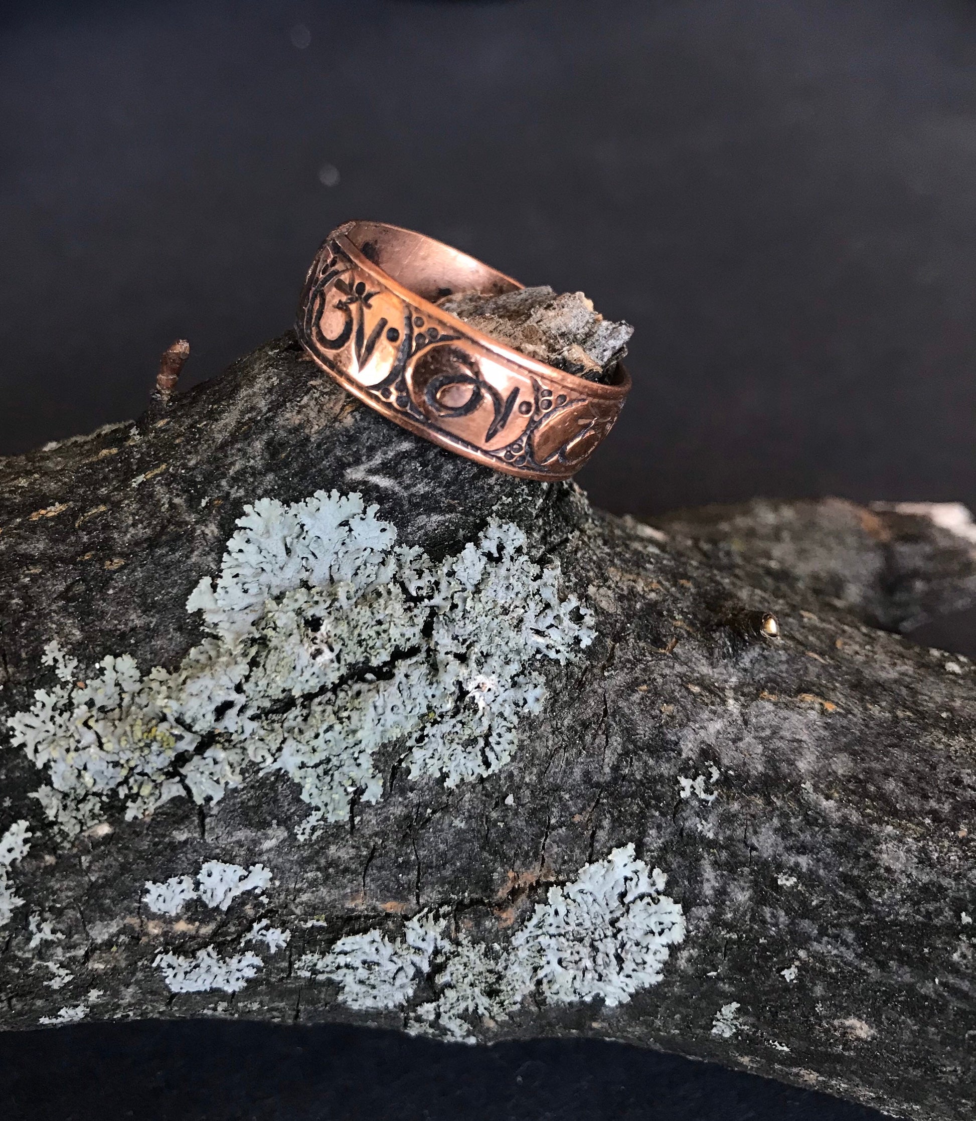 Solid brass With “Om Mani Padme Hum” Mantra handcrafted in Tibetan Ring band. Mindfulness/Compassion/meditation/Healing