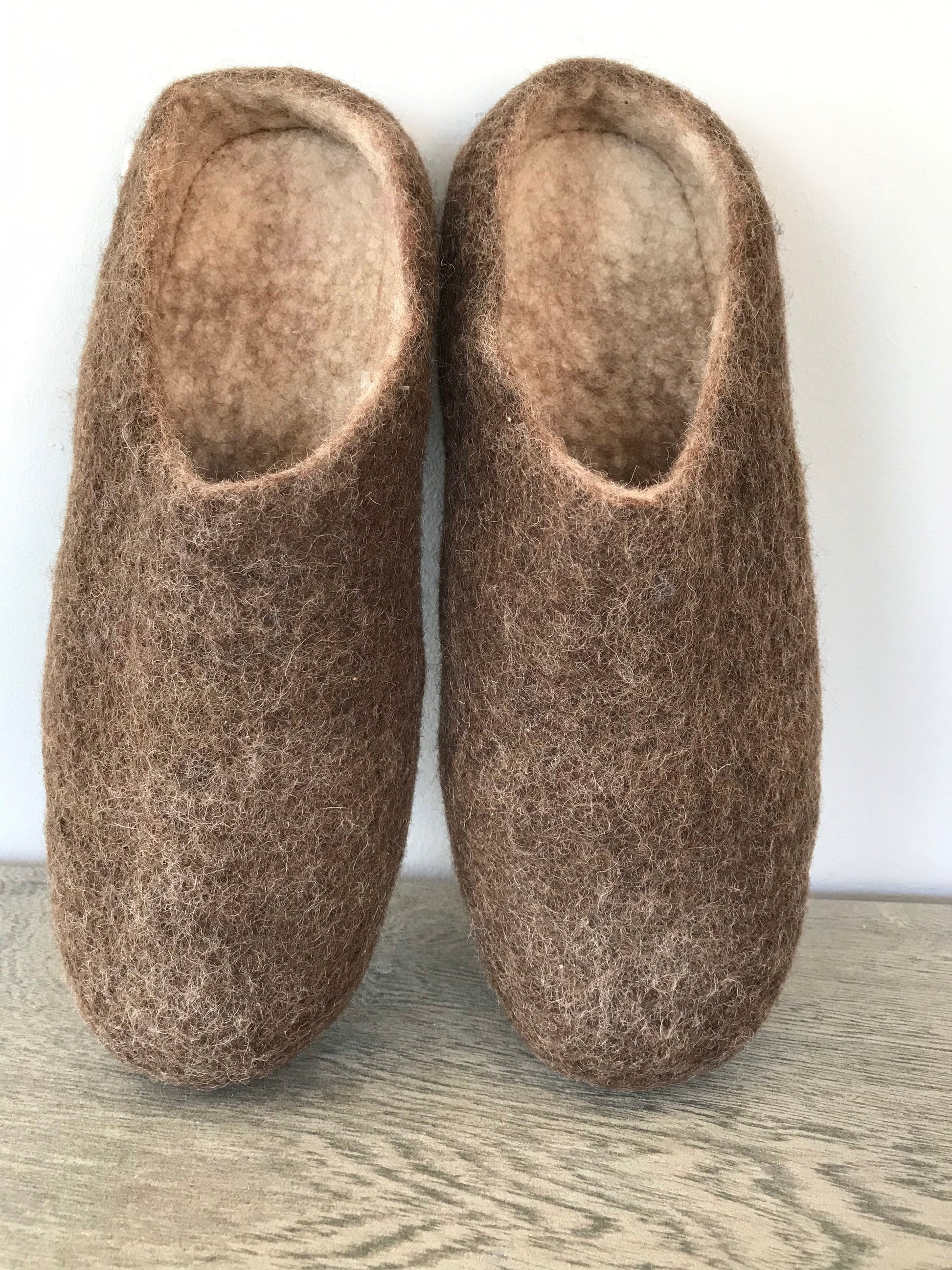 Eco friendly felt slippers. Natural gray, brown and dark gray 100% natural sheep wool,flat sole